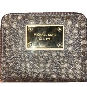 Michael Kors Signature Zip Coin Card Wallet Gold Logo Plate
